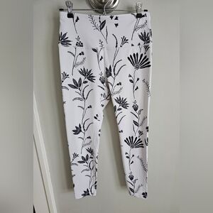 NWOT *Layers* Floral Print Yoga Leggings Size Small